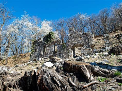 prada ticino|The ruins of the Prada's village .